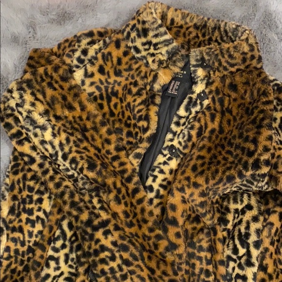 DONATED! 🤎 NWOT Forever 21 Faux Fur Leopard Coat - Picture 4 of 4